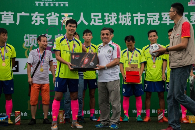 奥运会-中国三人男篮不敌波兰 张宁9分5篮板