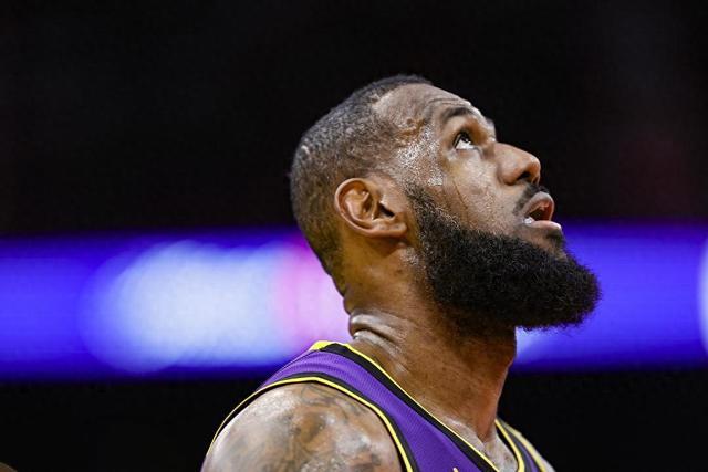 文班25+9马刺大胜爵士 布克40分太阳逆转快船