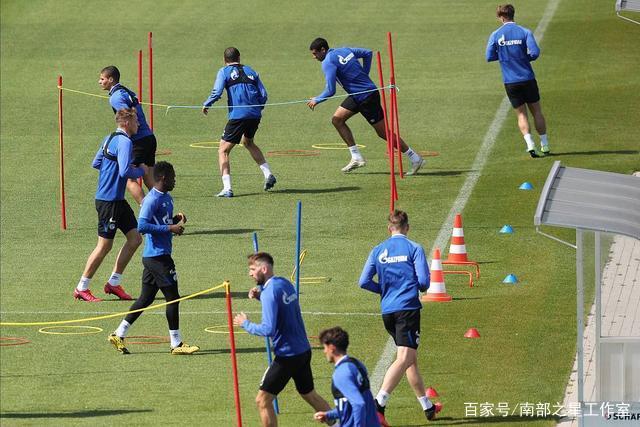 艾顿26+19开拓者负黄蜂8连败 爵士屠刺止5连败